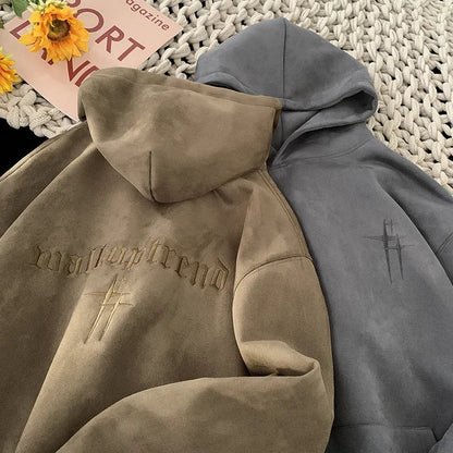 Sudadera Essential Comfort de THE LJM en color gris, con capucha y bolsillos frontales, vista frontal sobre fondo neutro.
