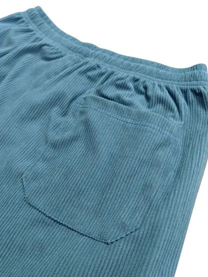 Pantalones Urban Comfort de THE LJM en color gris, con diseño cómodo y moderno para uso casual.