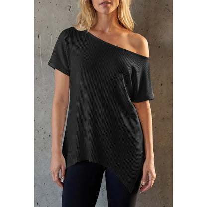 Blusa moderna Modern Grace de THE LJM, vista frontal, detalle de cuello y manga en tela ligera y elegante.
