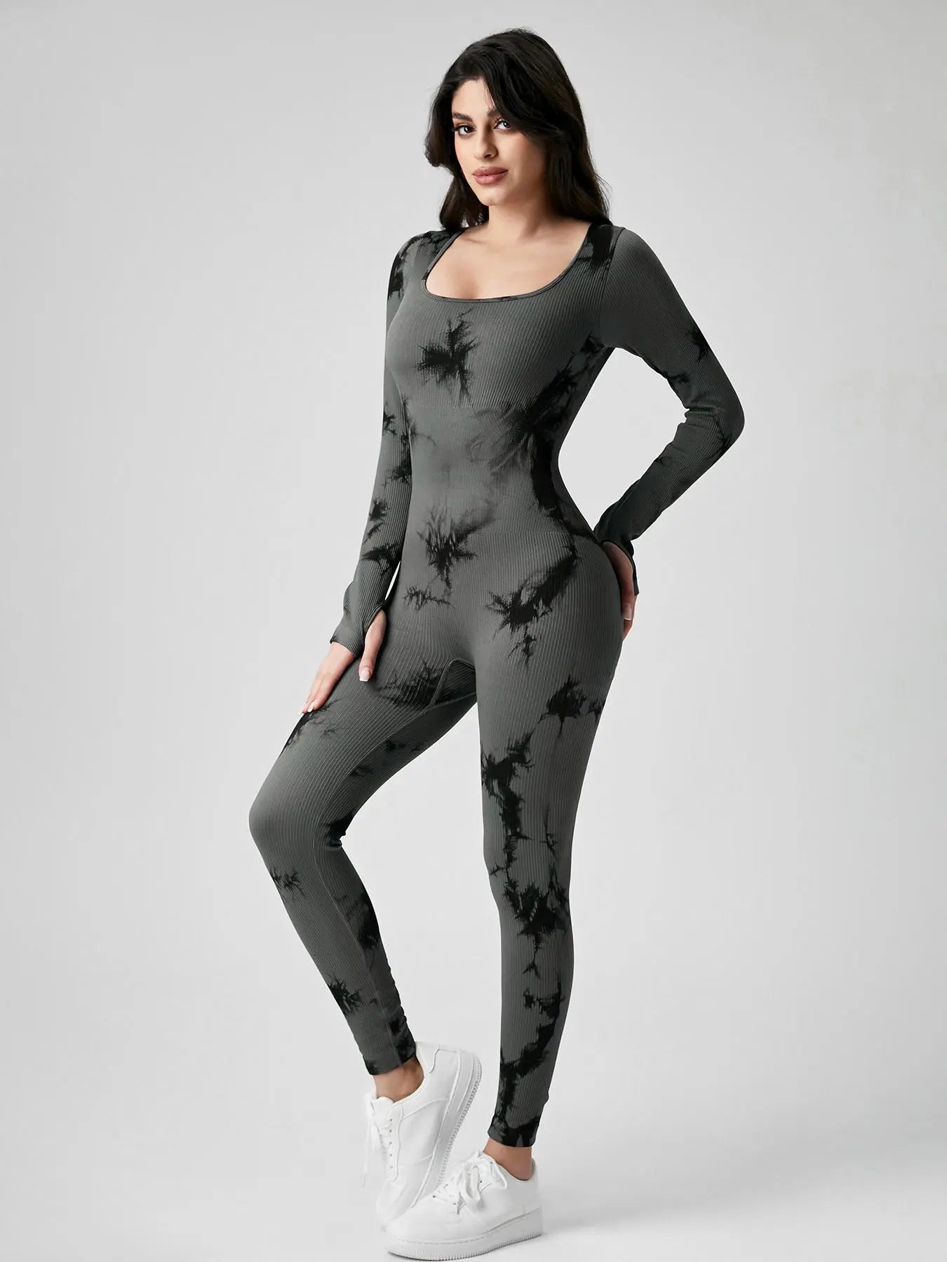 Mono de mujer de manga larga y ribete liso de THE LJM con control de abdomen para entrenamiento y uso casual, en color sólido.