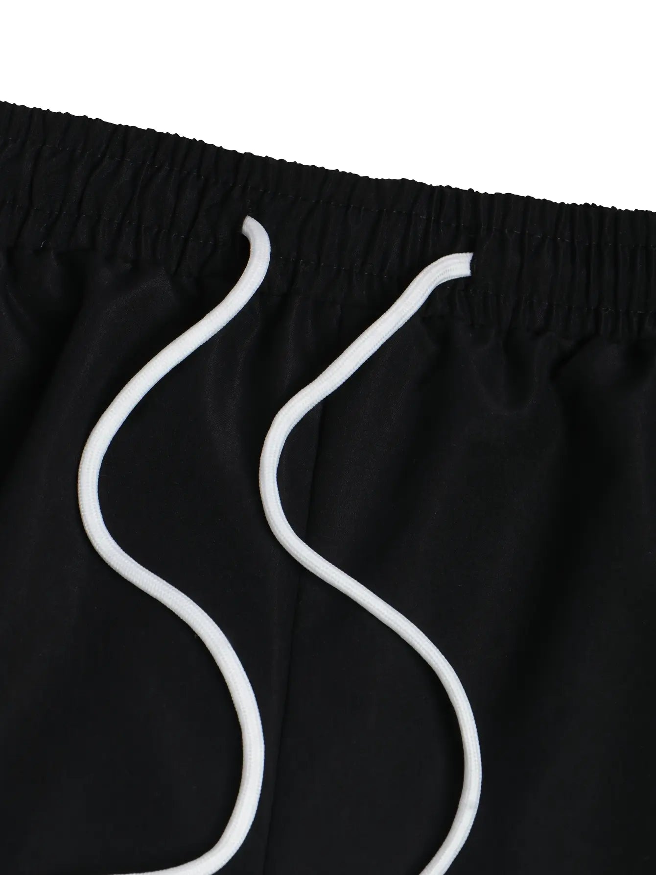 Pantalones cortos Shadow Line Street de la marca THE LJM en color negro, con diseño moderno y cintura ajustable.