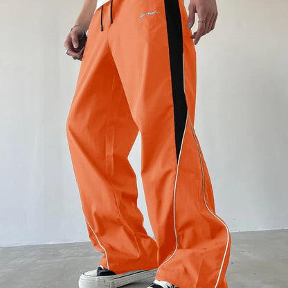 Pantalones street Shadow Line de THE LJM en color negro, con detalles de diseño y ajuste casual.