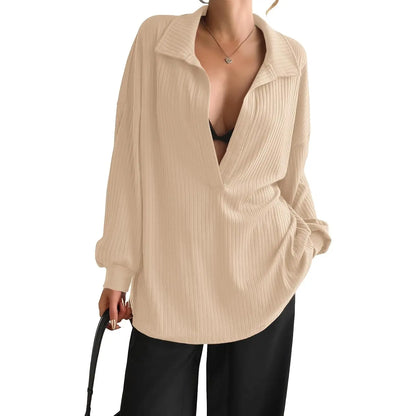 Blusa moderna Grace de THE LJM en color neutro, vista frontal con detalles elegantes y corte ajustado, ideal para ocasiones formales.