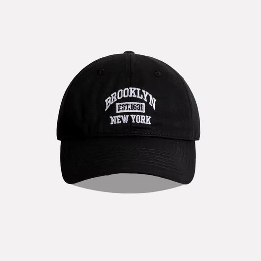 Gorra Brooklyn Classic de THE LJM en color gris con diseño clásico, vista frontal de la gorra de algodón.