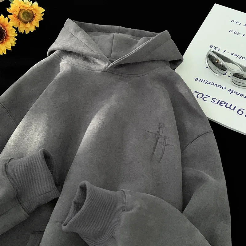 Sudadera Essential Comfort de THE LJM en gris, con capucha y bolsillos frontales, vista de frente sobre fondo neutro.