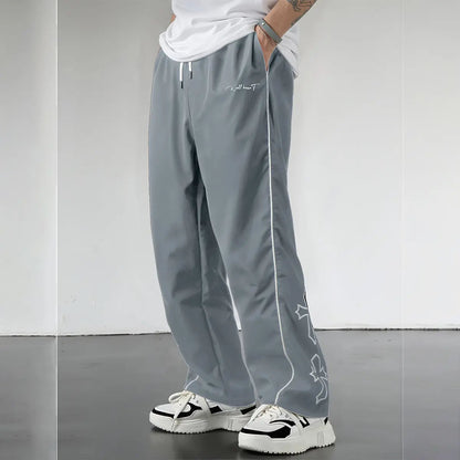 Pantalones estilo street Shadow Line de la marca THE LJM en color negro, con diseño ajustado y detalles modernos.