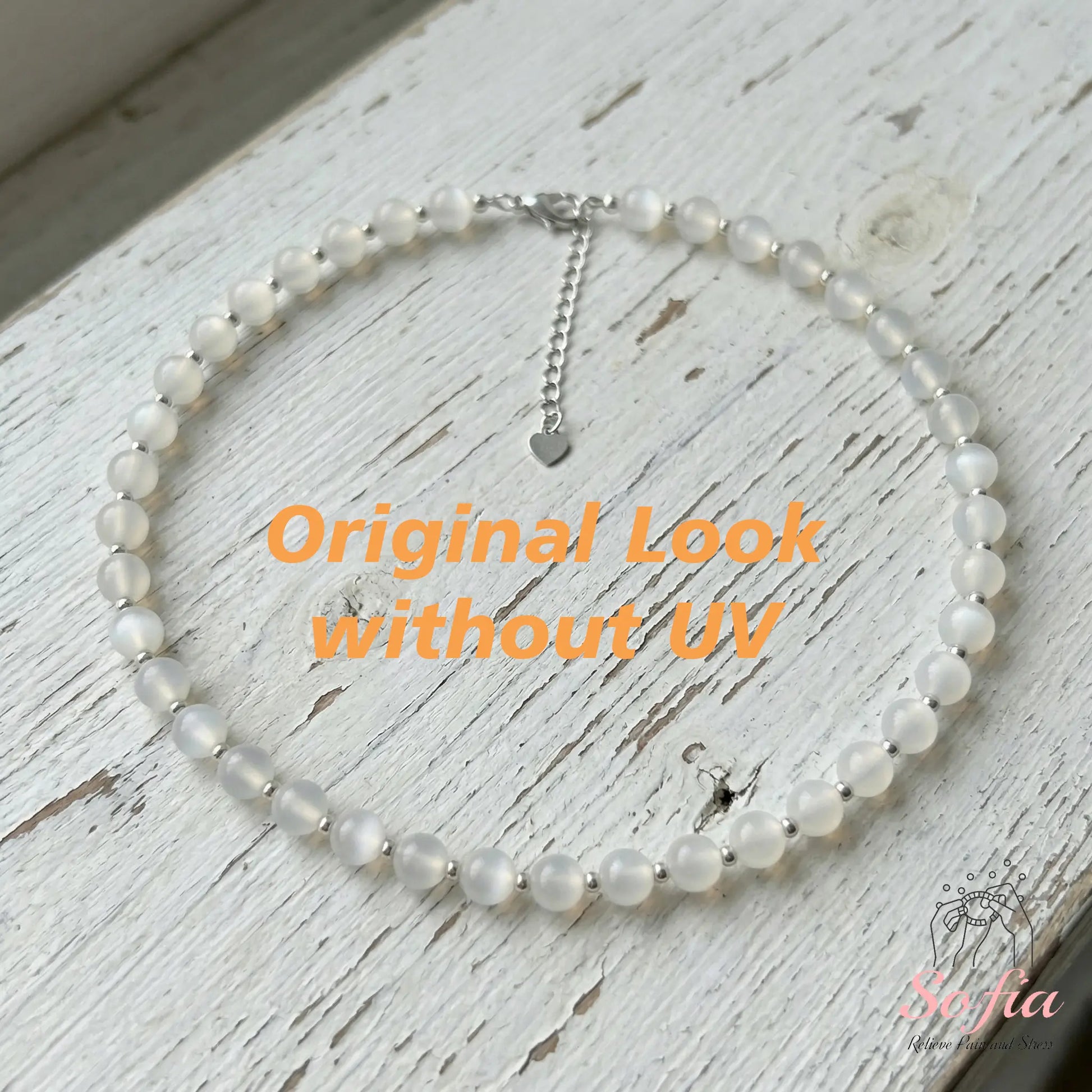Collar choker de perlas de colores con brillo UV y resistente al agua, de acero inoxidable, estilo apilable, de la marca THE LJM.