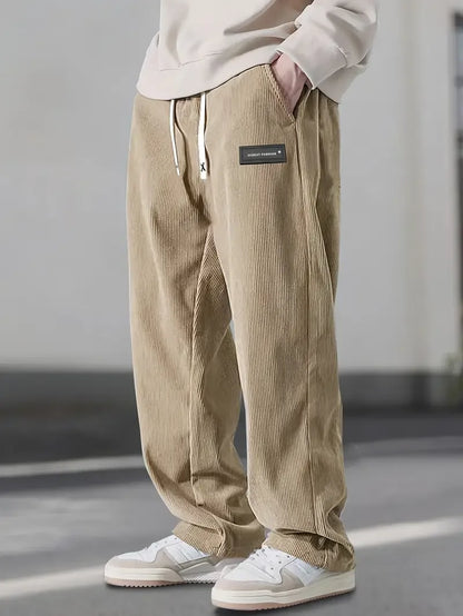 Pantalones Urban Comfort de THE LJM en color gris, con diseño casual y cintura elástica, ideales para comodidad diaria.