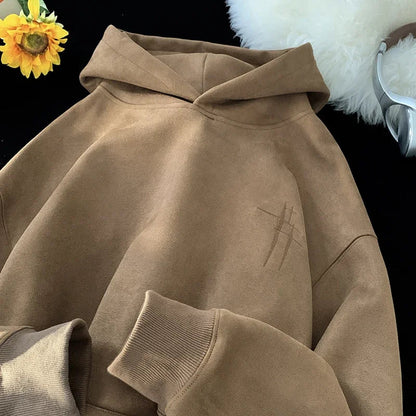Sudadera Essential Comfort Hoodie de THE LJM en color gris, con capucha y bolsillos, tela suave y cómoda para uso diario.