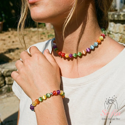 Collar choker de cuentas arcoíris Dopamina Sofia de THE LJM, joyería de verano, resistente al agua y con brillo UV.