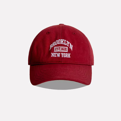 Gorra Brooklyn Classic de THE LJM en color gris, con diseño clásico y visera curva, vista frontal en imagen.