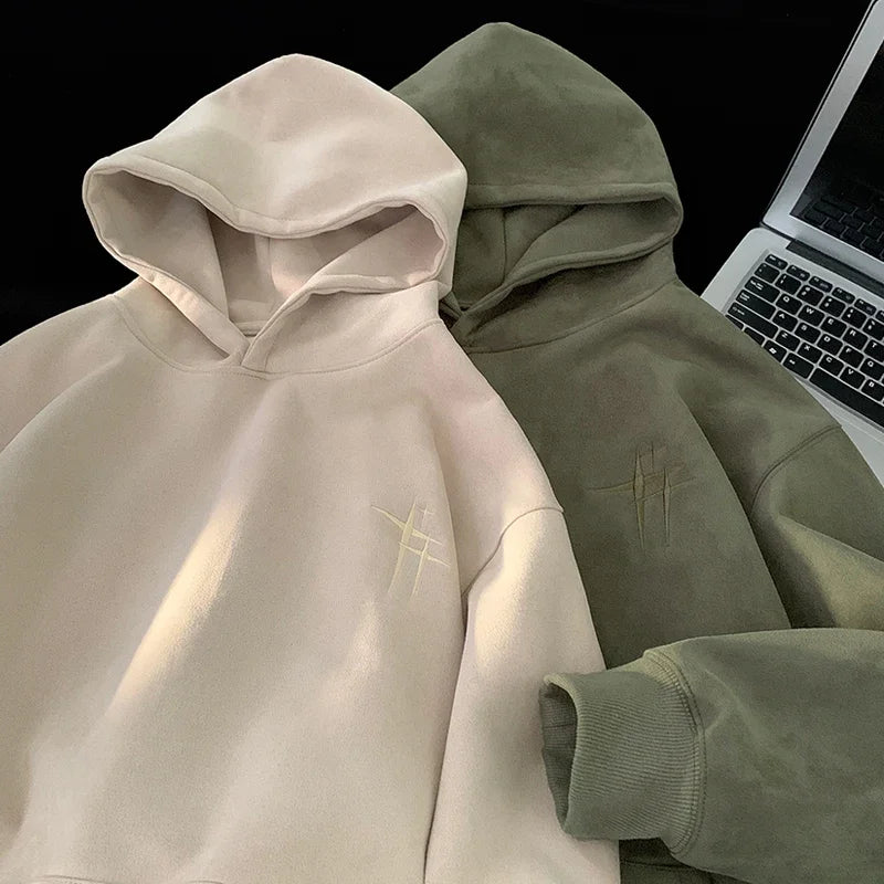 Sudadera Essential Comfort Hoodie de THE LJM en color gris, con capucha y bolsillos delanteros, vista frontal del producto.