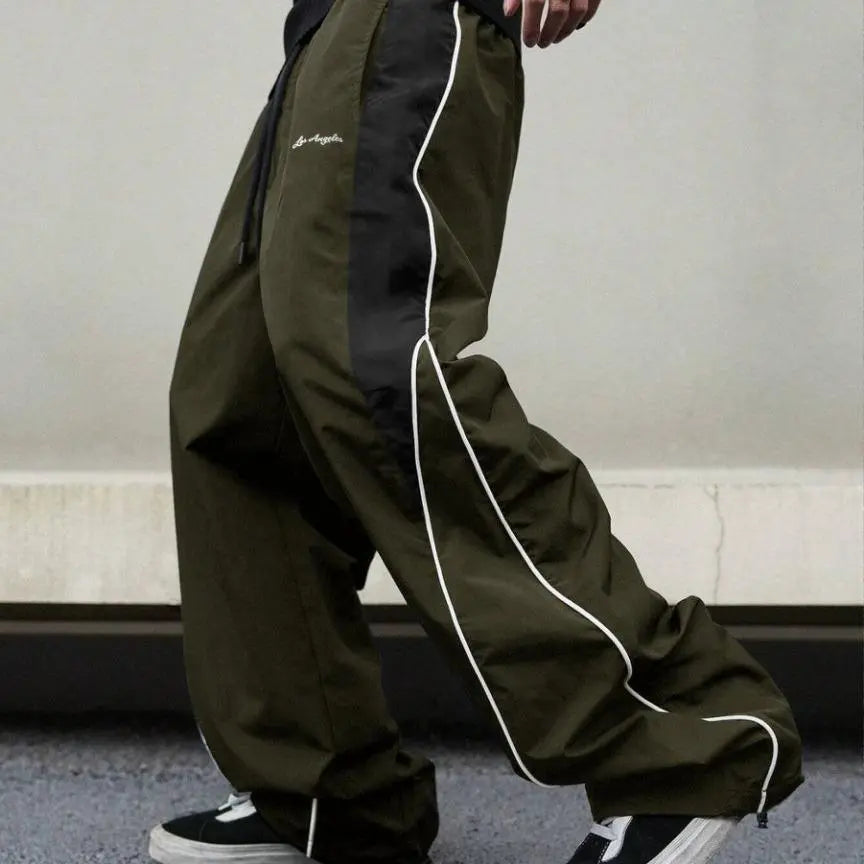 Pantalones calle Shadow Line Street de THE LJM en color negro, con diseño ajustado y cinturilla elástica.